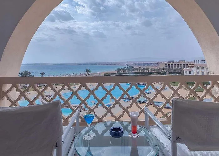 Курортный комплекс Old Palace Sahl Hasheesh